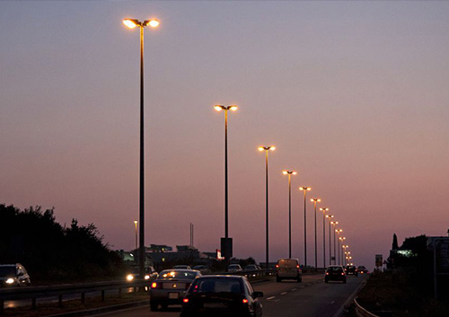 太陽(yáng)能路燈生產(chǎn)廠家:路燈能替代LED路燈